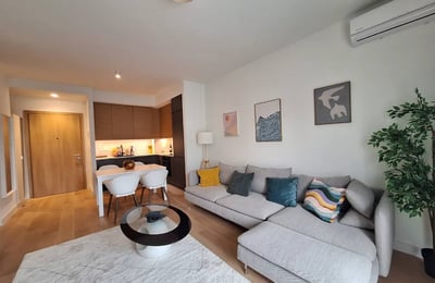 Alquiler de un amplio apartamento de 3 habitaciones, 71 m², distrito Belgrade Waterfront, Belgrado, Serbia